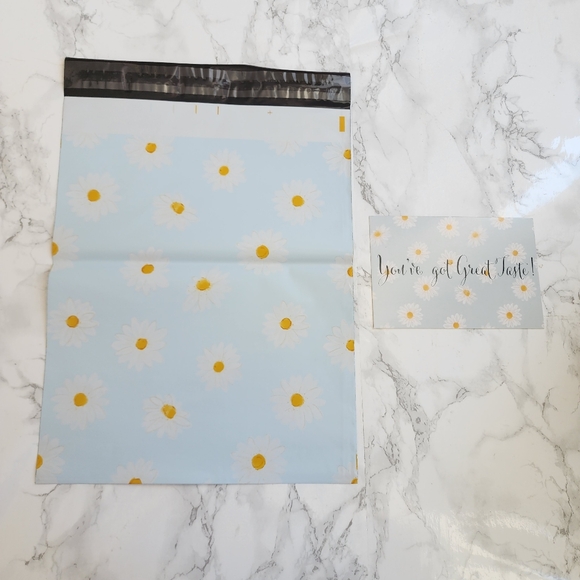 56 10x13” ASSORTED DESIGN POLYMAILERS & POSTAL CARDS 6×4. - Picture 6 of 8